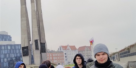 Powiększ grafikę: historia-prl-u-w-oczach-wspolczesnej-mlodziezy-662139.jpg